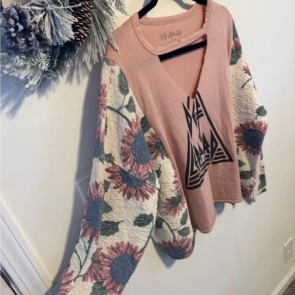 Handmade Def Leppard Cropped Sweater Top - Picture 2 of 4